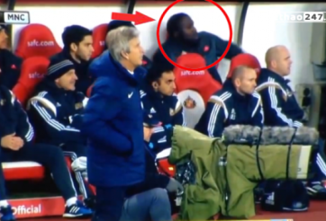 VIDEO: Cầu thủ Sunderland giật mình vì cú sút như trái phá của Aguero